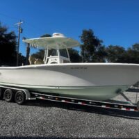 2014 Sea Hunt Gamefish 30 with Coffin Box
