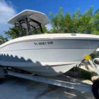 2021 Robalo R222 Center Console